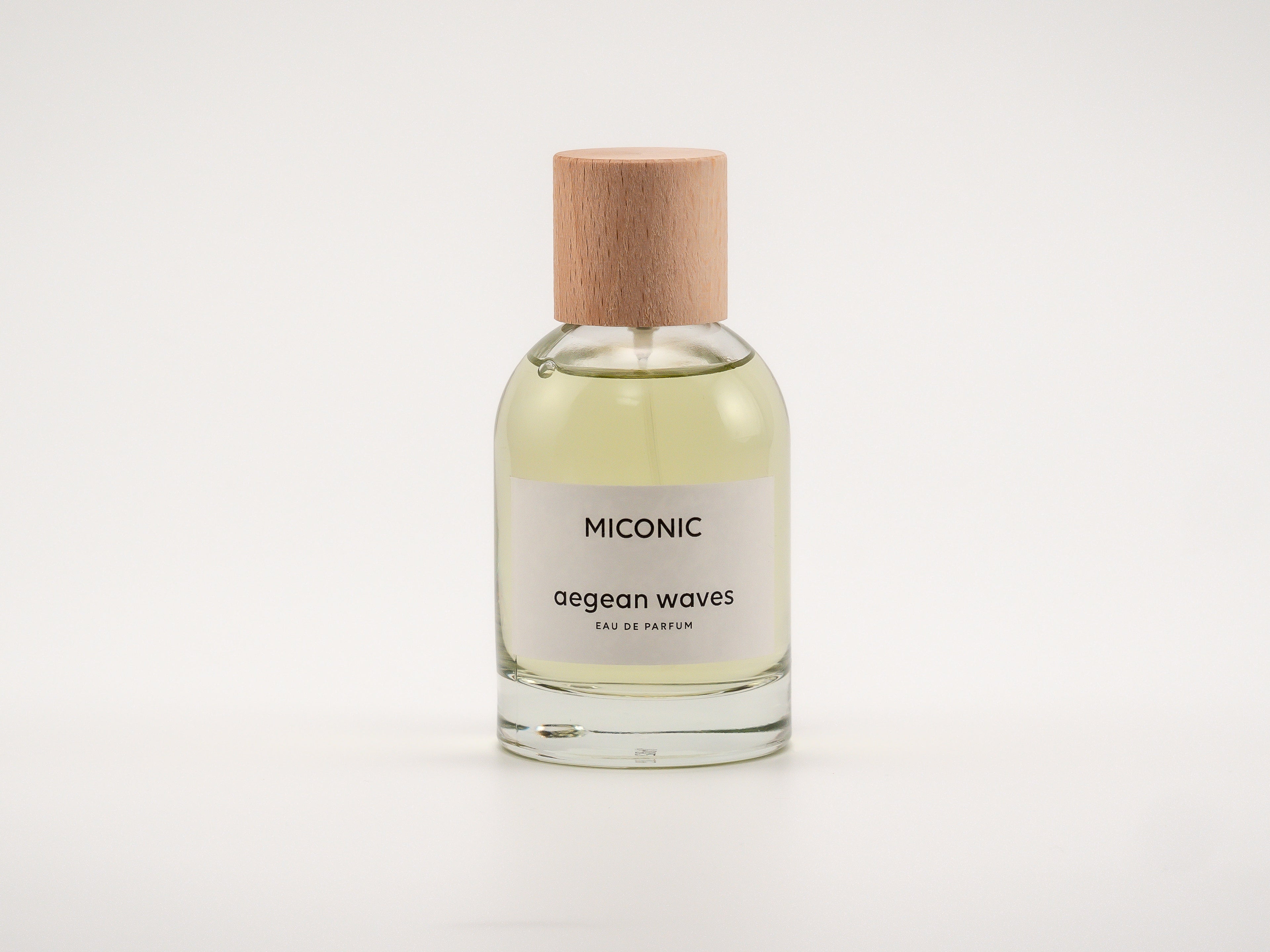 aegean waves eau de parfum 100ml. The nature. The sea. The wind. We condensed Mykonos’ key elements in a light and fresh eau de parfum. A sophisticated fragrance that blends citrusy top notes of quince with a uniquely sourced seaweed absolute, gentle floral accents and a solid, smoky base. Dive into that iodine saltiness. Feel the Aegean Waves.