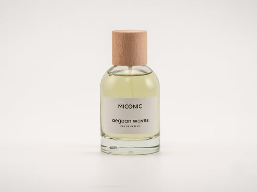 aegean waves eau de parfum 100ml. The nature. The sea. The wind. We condensed Mykonos’ key elements in a light and fresh eau de parfum. A sophisticated fragrance that blends citrusy top notes of quince with a uniquely sourced seaweed absolute, gentle floral accents and a solid, smoky base. Dive into that iodine saltiness. Feel the Aegean Waves.